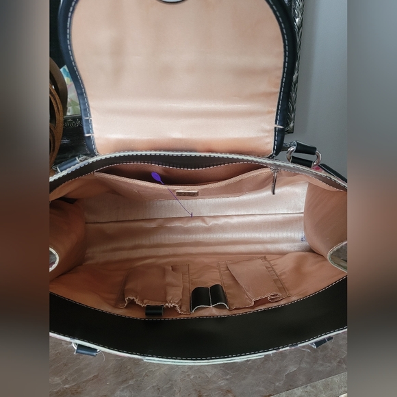 Maxx New York Women's Fashionista Graphic Vinil Shoulders/Tote Bag 15"×10"×5" - Picture 11 of 16